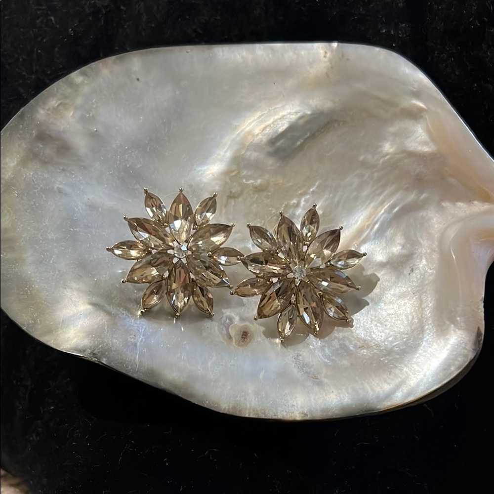 Elegant Gold Floral Earrings